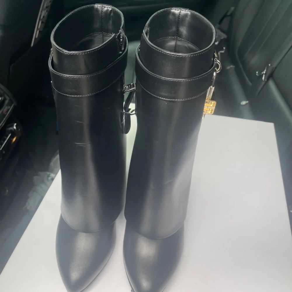 Givenchy Shark Lock Ankle Boots in Leather - Picture 4 of 5